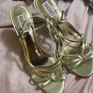 Size 9.5 badgley mischka gold heels